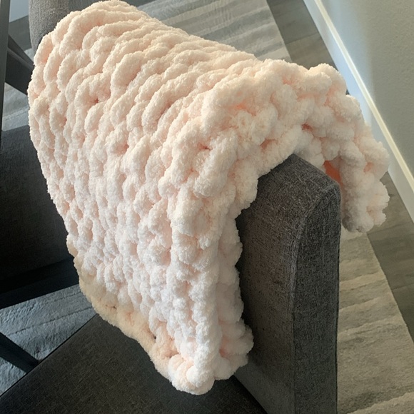 NEW Handmade Chenille Chunky Knit Pink Baby Blanket - Picture 2 of 8